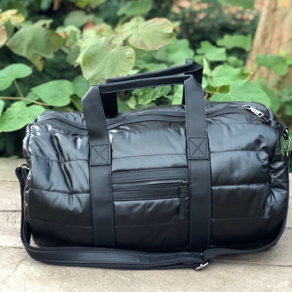 Powerplay Black Pillowy Quilted Duffle Bag - Picture 4 of 8